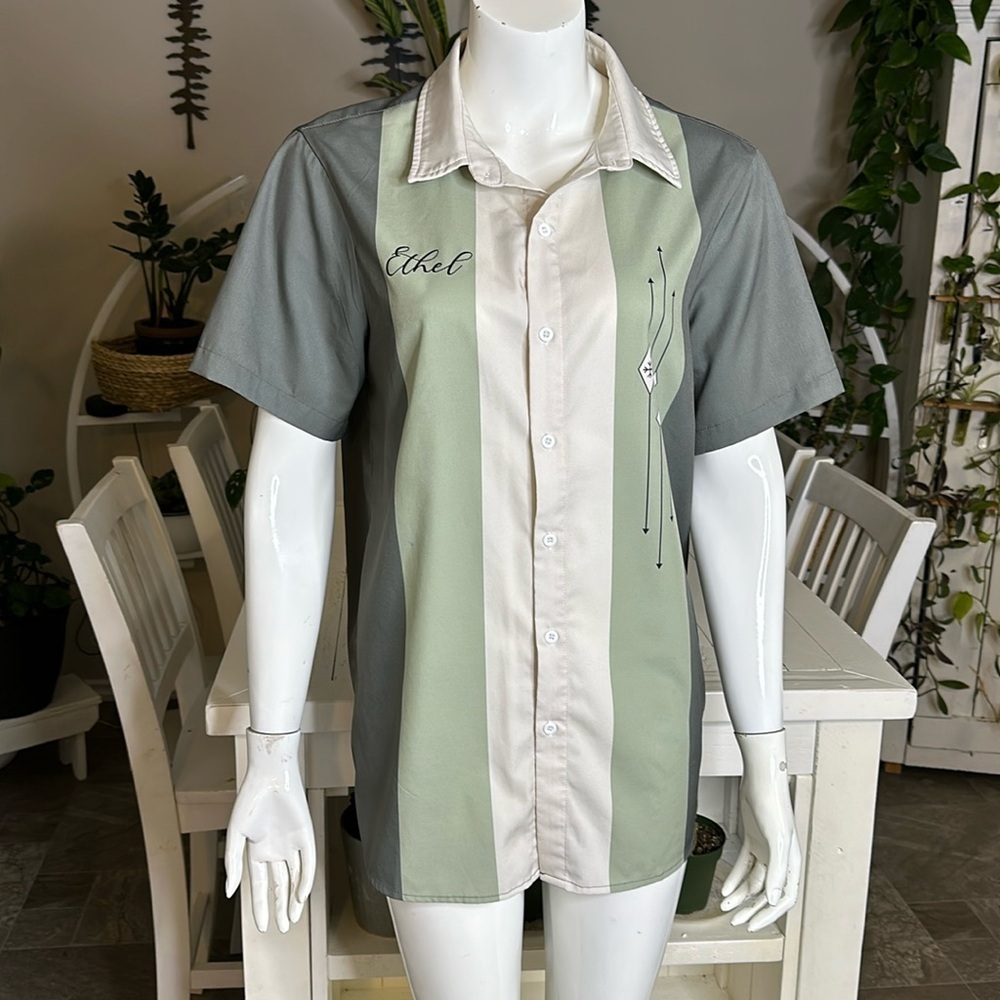 Vintage looking shirt “Ethel” short sleeve 
Inscribed on side M button down